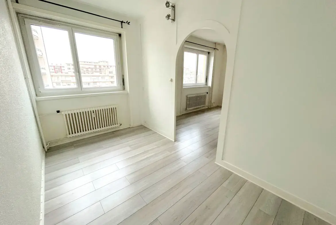 Appartement F2 à vendre à Saint-Étienne avec garage et cave 