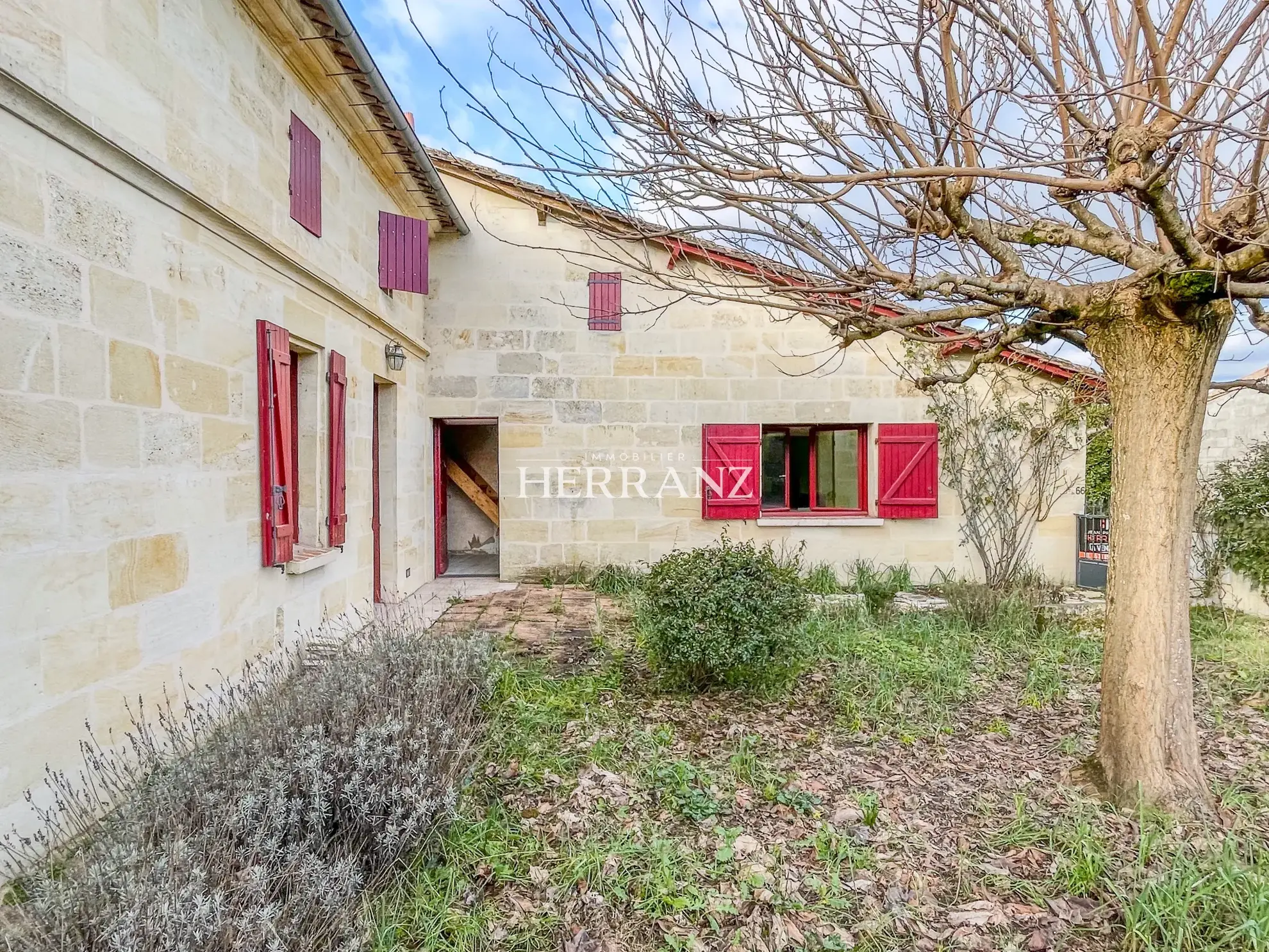 Charmante Maison Familiale à Coutras avec Jardin et Patio 