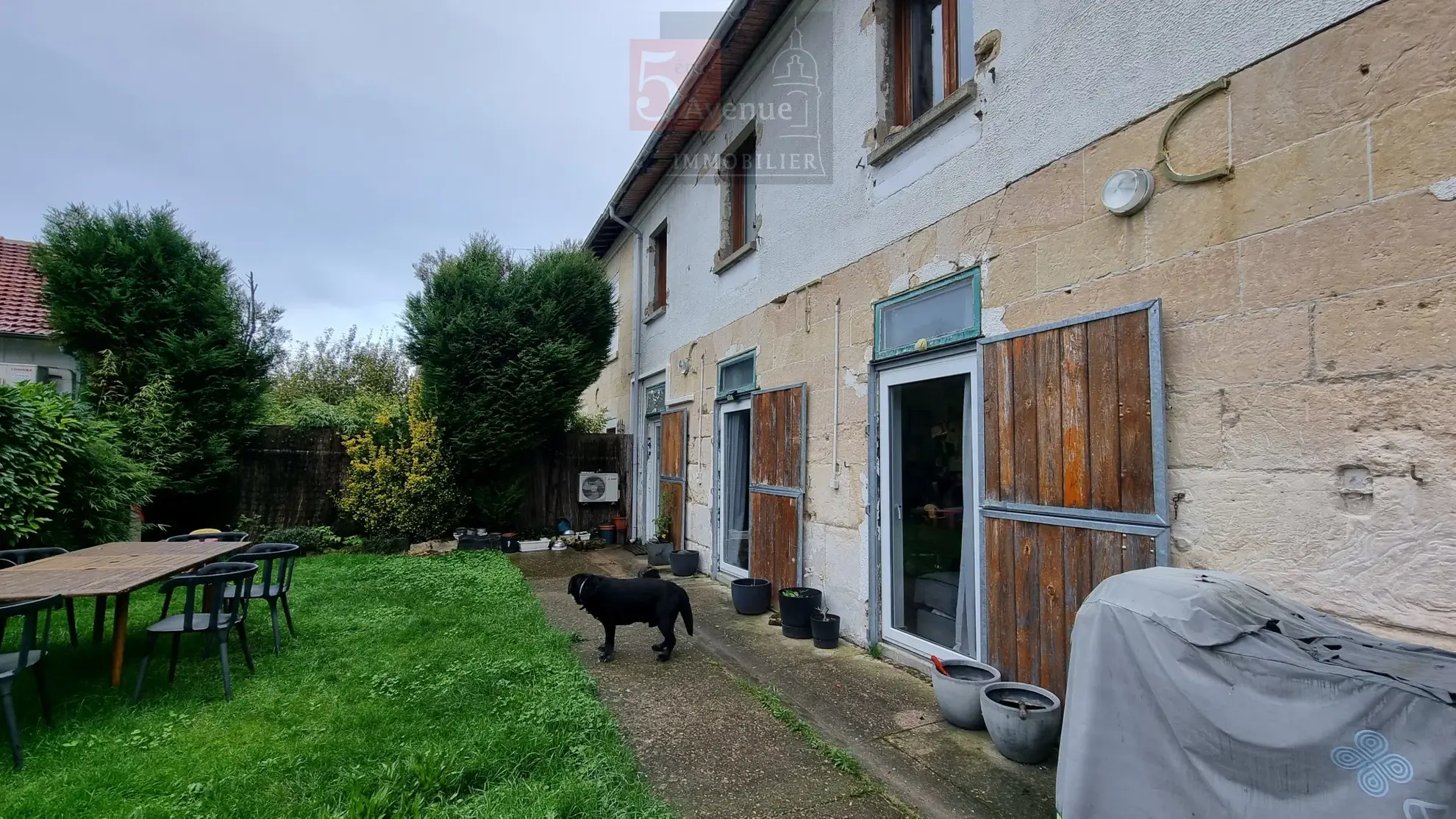 Maison atypique avec jardin à vendre à Lamorlaye 