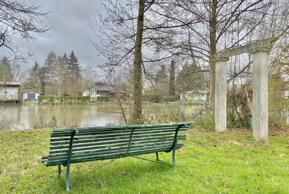 À vendre : Maison bourgeoise de 186m² à Vierzon avec accès canal 