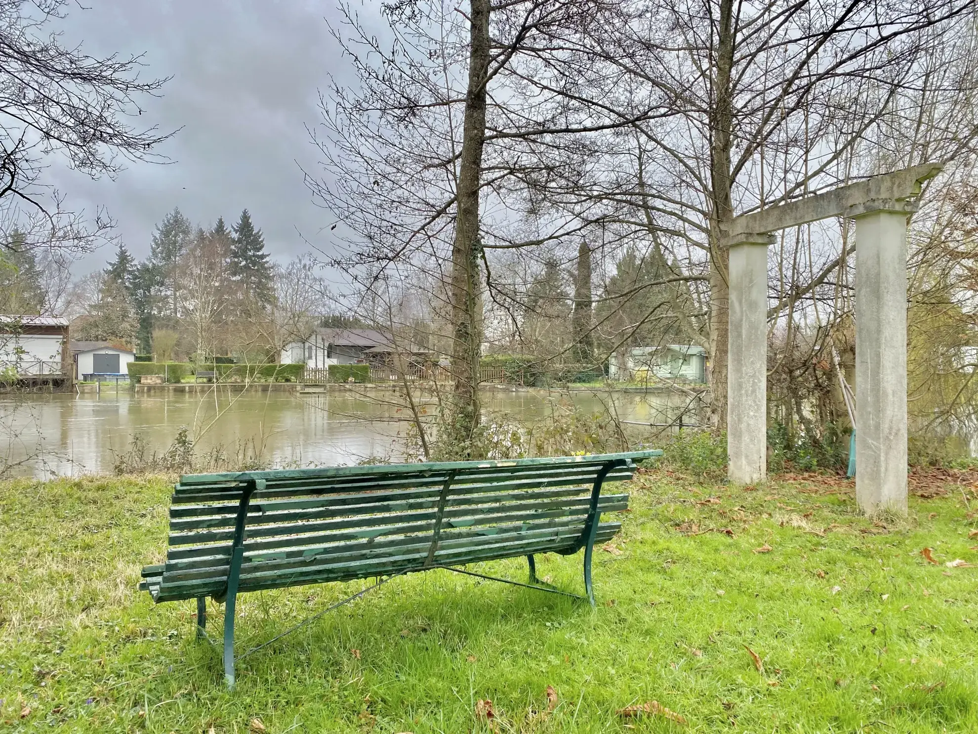 À vendre : Maison bourgeoise de 186m² à Vierzon avec accès canal 