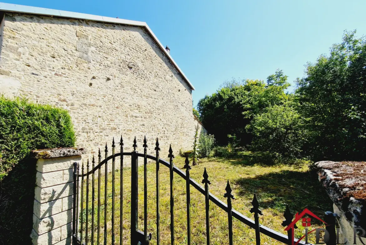 Maison de caractère meublée de 101 m² dans le village paisible de Laneuvelle 