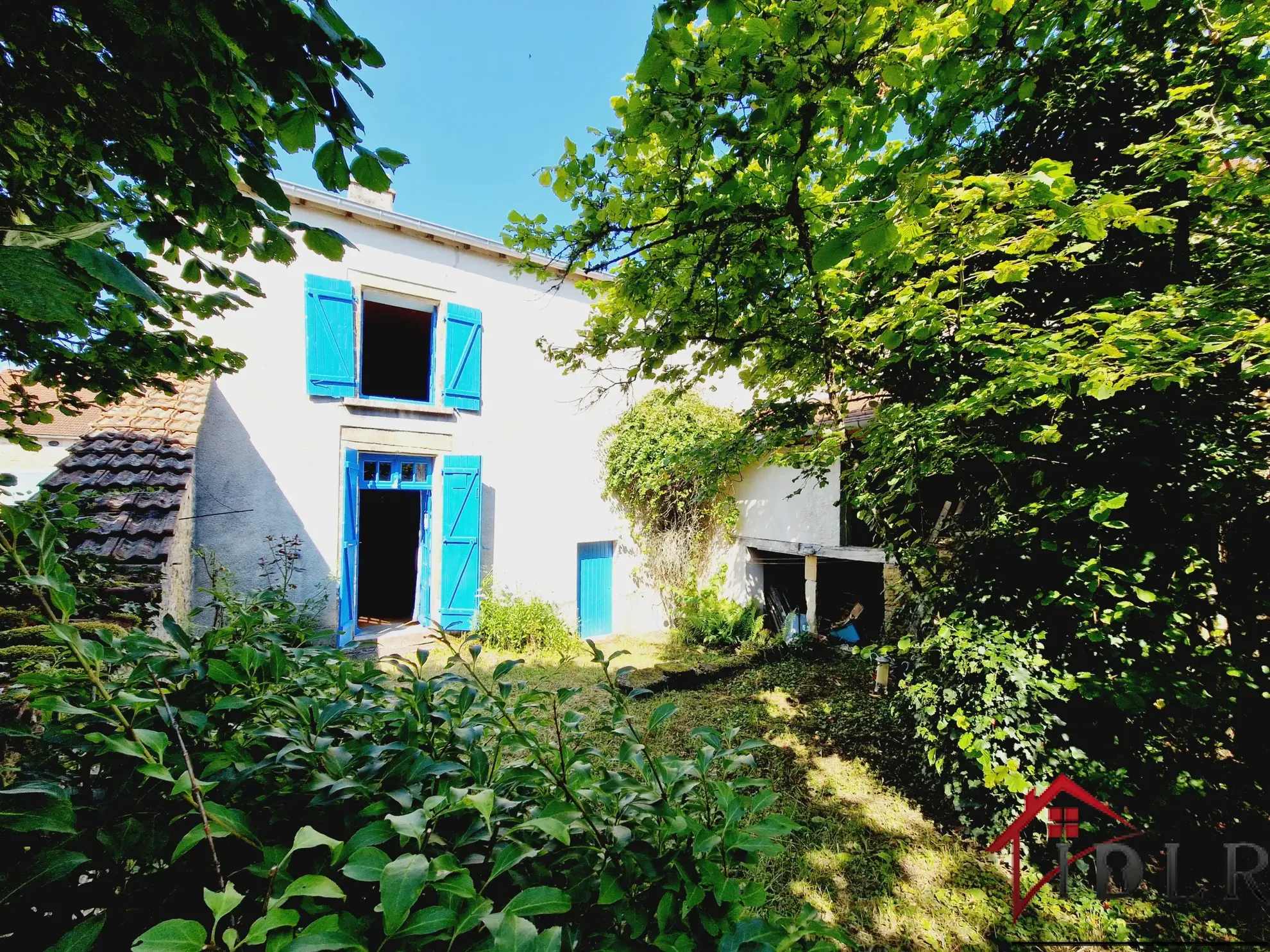 Maison de caractère meublée de 101 m² dans le village paisible de Laneuvelle 