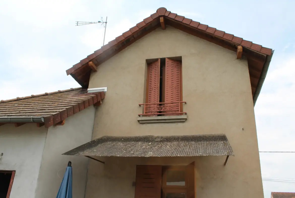 Maison rénovable à Cosne d'Allier sur terrain de 1165 m² 