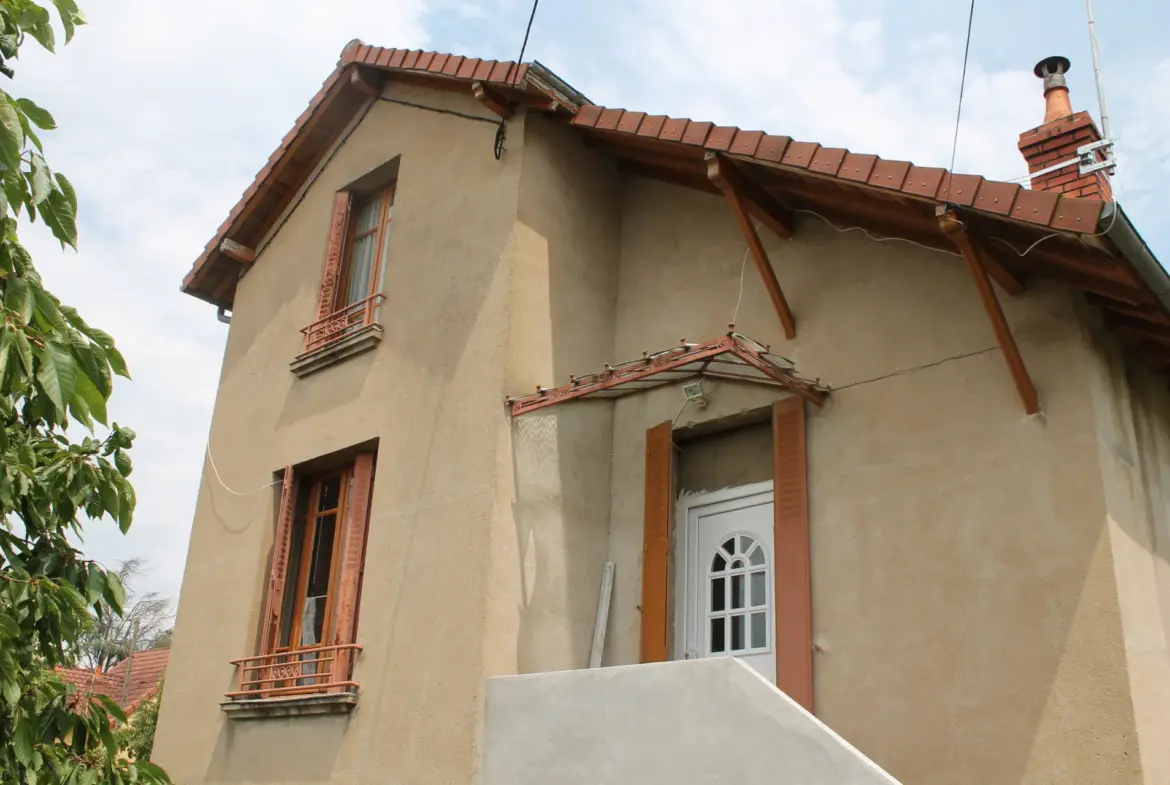 Maison rénovable à Cosne d'Allier sur terrain de 1165 m² 