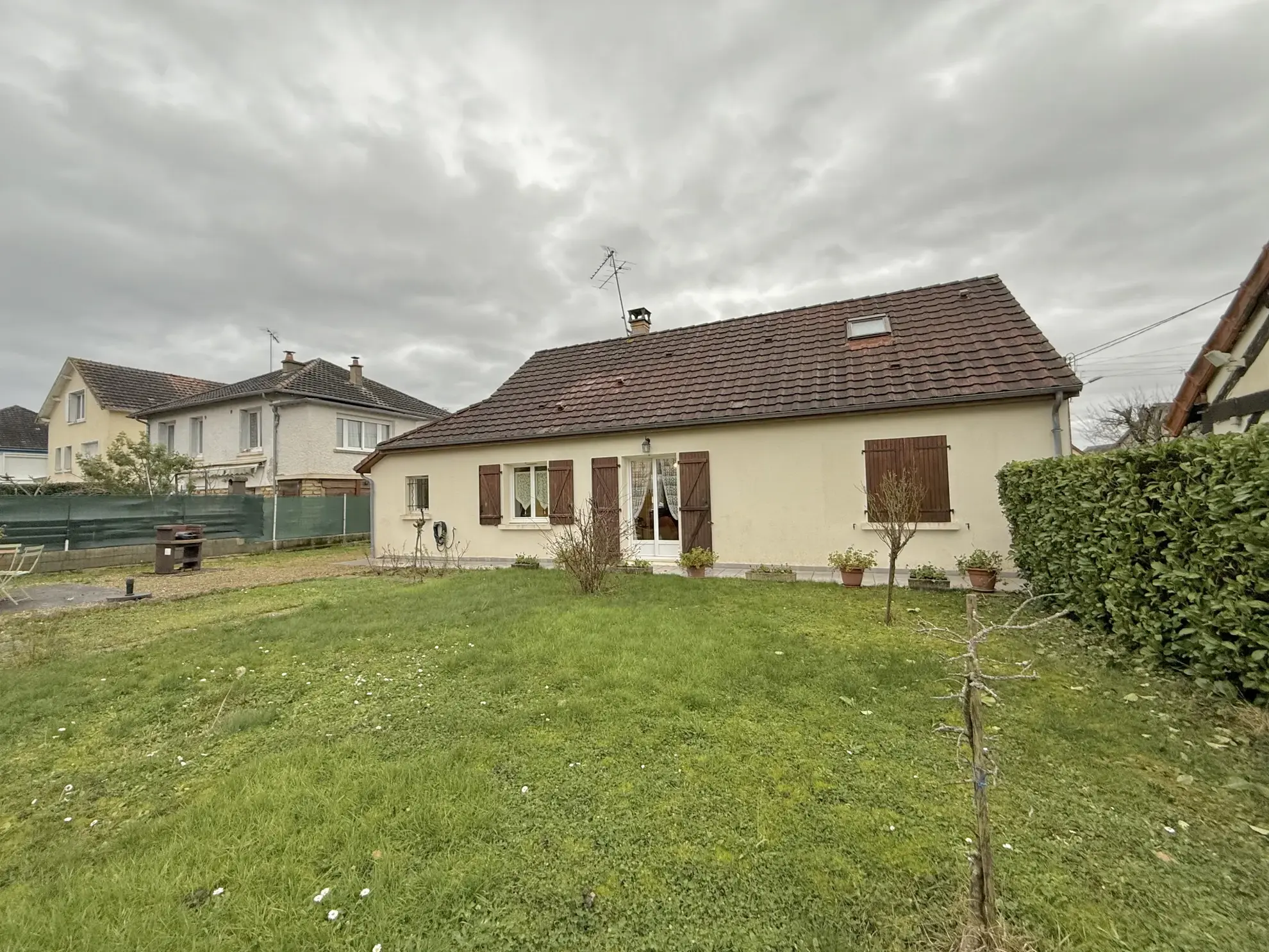 Charmante Maison avec 3 Chambres à Vierzon 