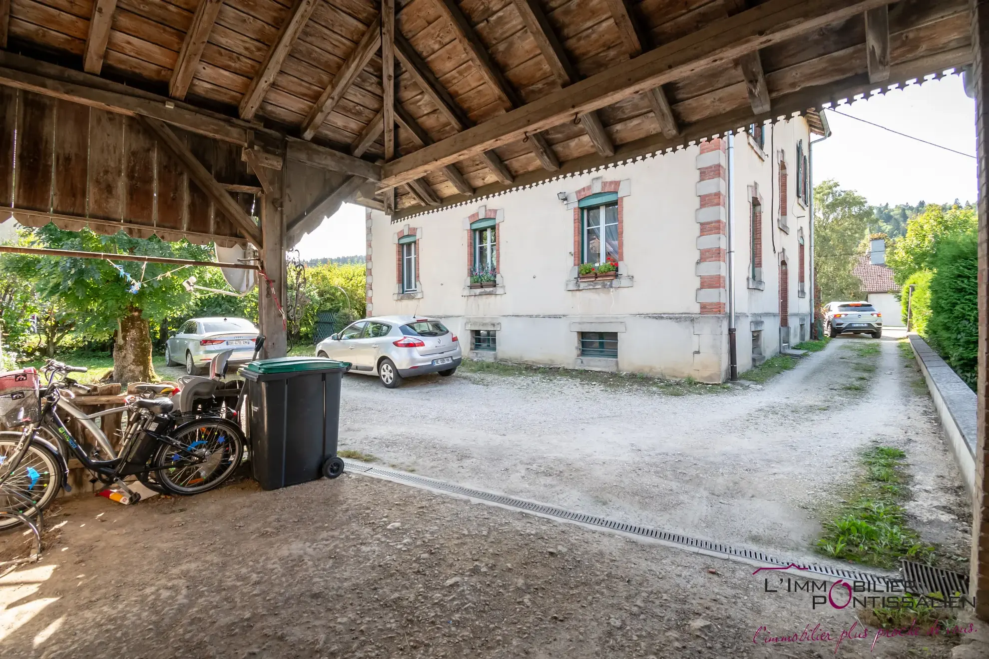 Pontarlier - 2 appartements à vendre avec garage et jardin 