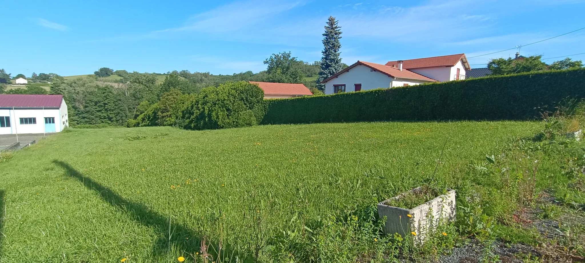 Terrain constructible de 1000 m² en vente à Cusset 