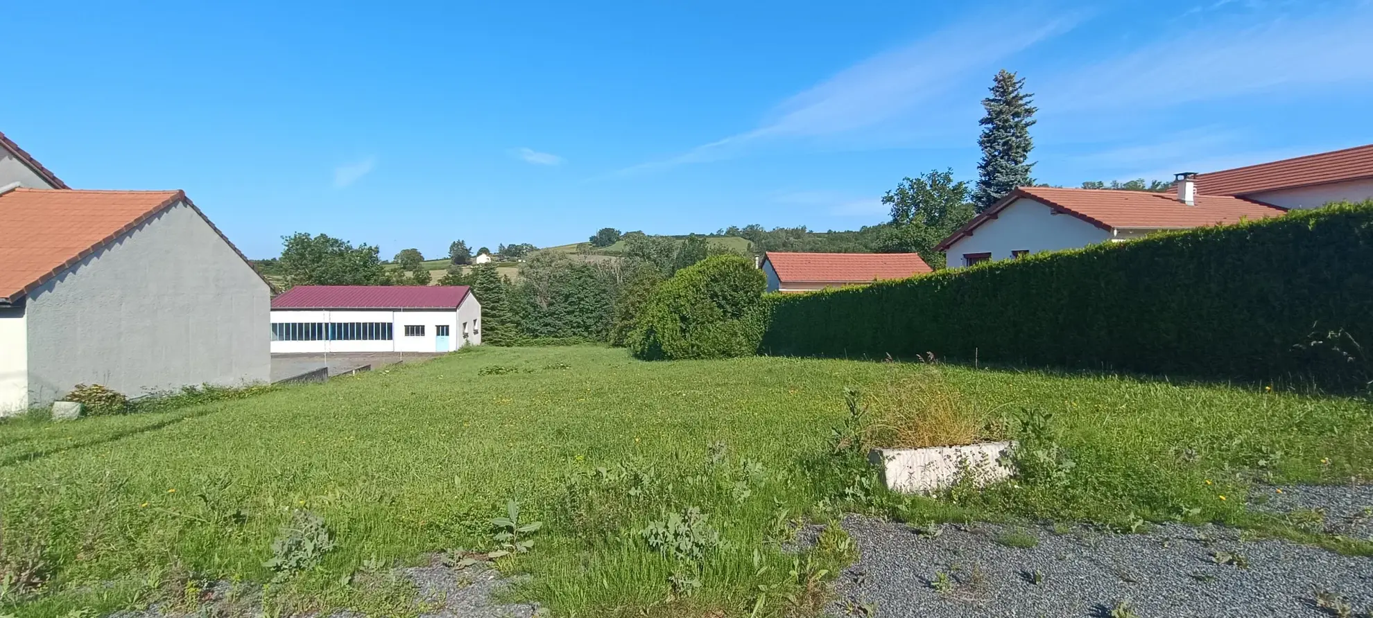 Terrain constructible de 1000 m² en vente à Cusset 