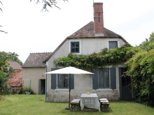 Maison de Village Rénovée à Le Brethon sur Terrain de 628 m²