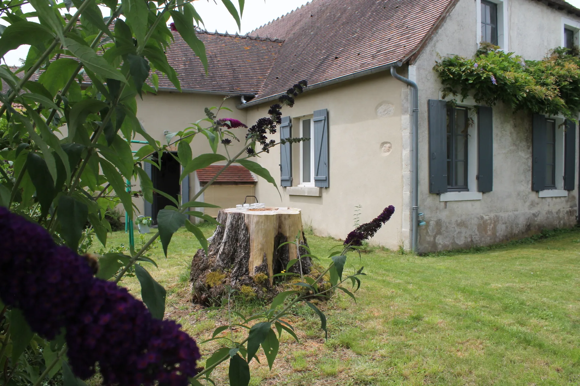 Maison de Village Rénovée à Le Brethon sur Terrain de 628 m² 