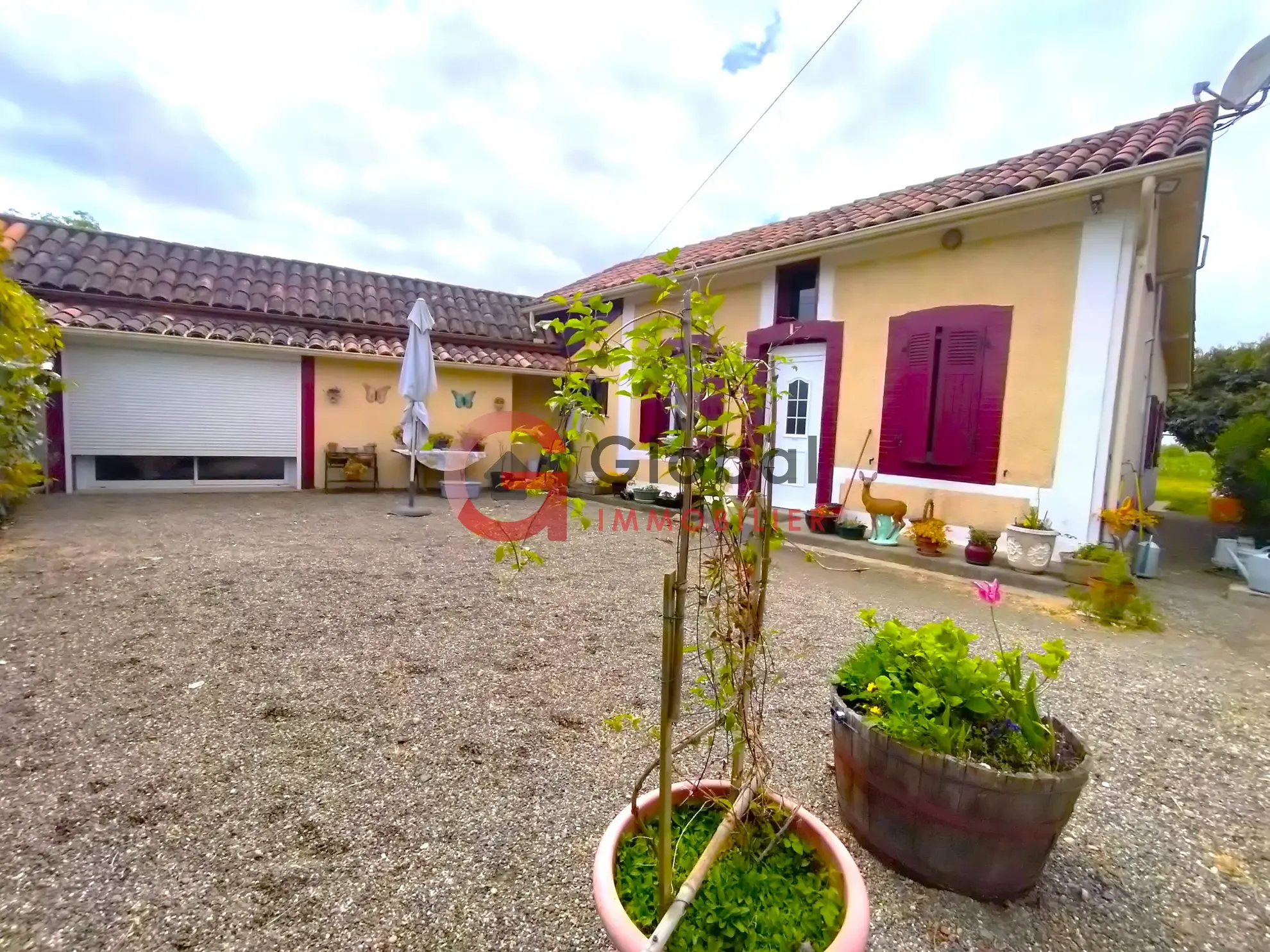 Maison T6 155 m2 avec garage et abri sur terrain 1400 m2 à Maulichères 