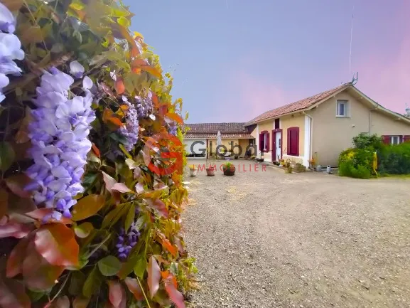 Maison T6 155 m2 avec garage et abri sur terrain 1400 m2 à Maulichères