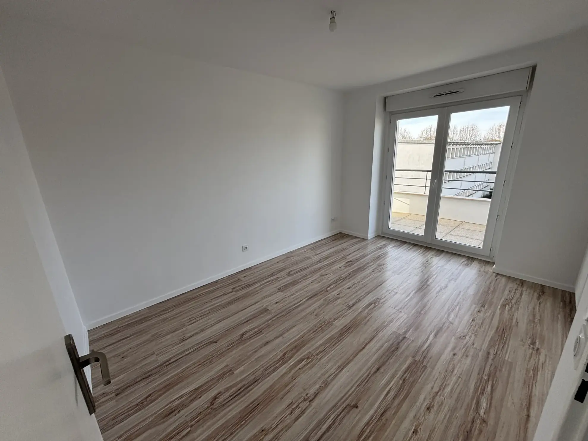 À vendre : Appartement 2 pièces avec balcon à Ste Geneviève des Bois 