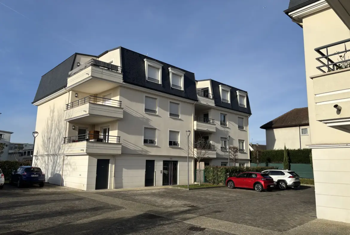 À vendre : Appartement 2 pièces avec balcon à Ste Geneviève des Bois 