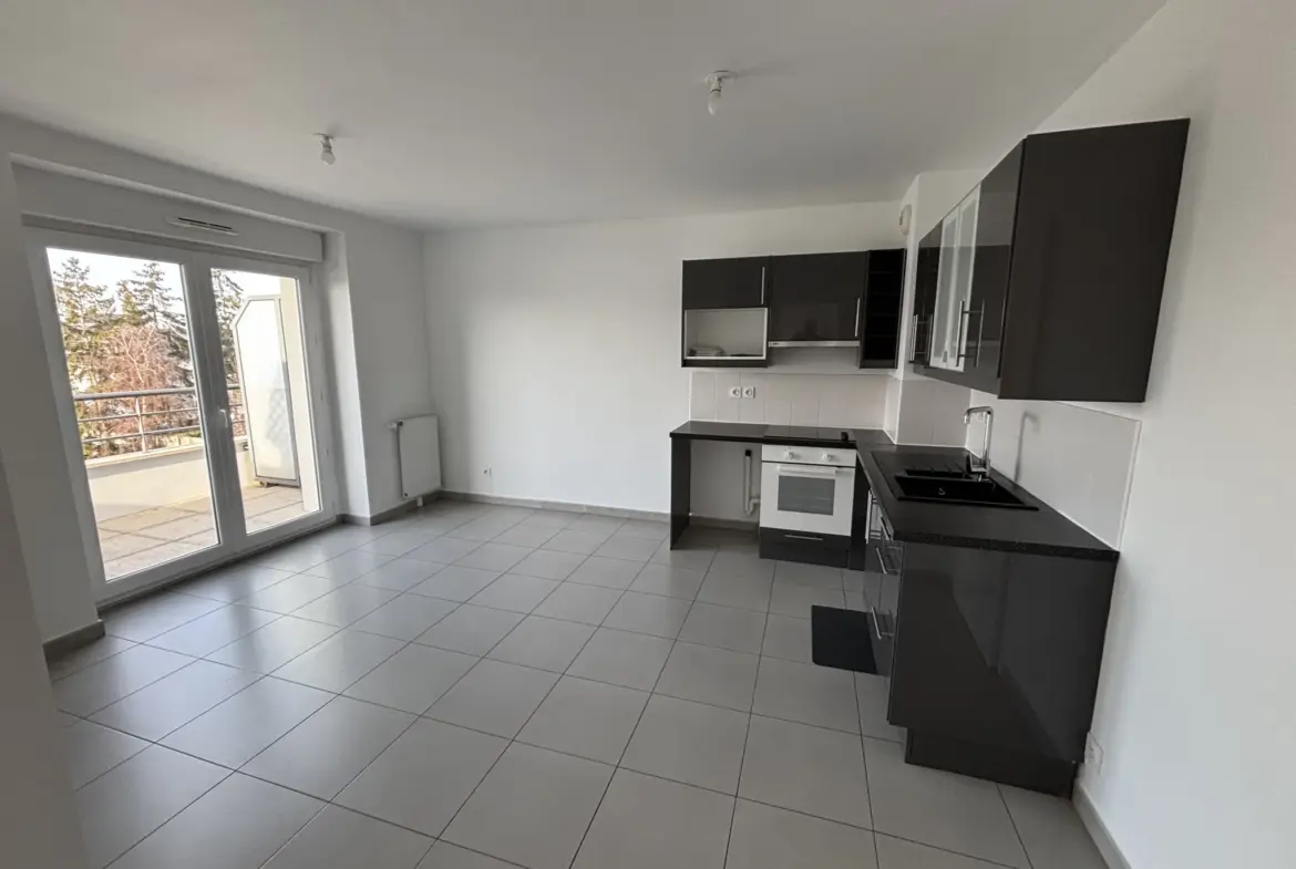 À vendre : Appartement 2 pièces avec balcon à Ste Geneviève des Bois 