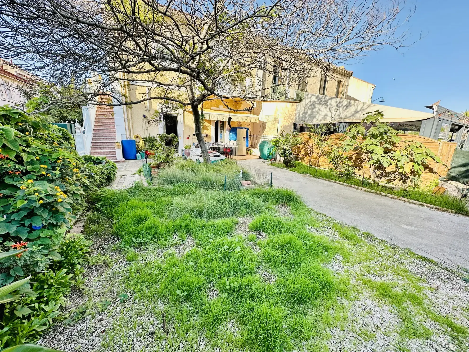 À vendre : Bas de villa de 55 m² avec jardin à Saint Mandrier sur Mer 