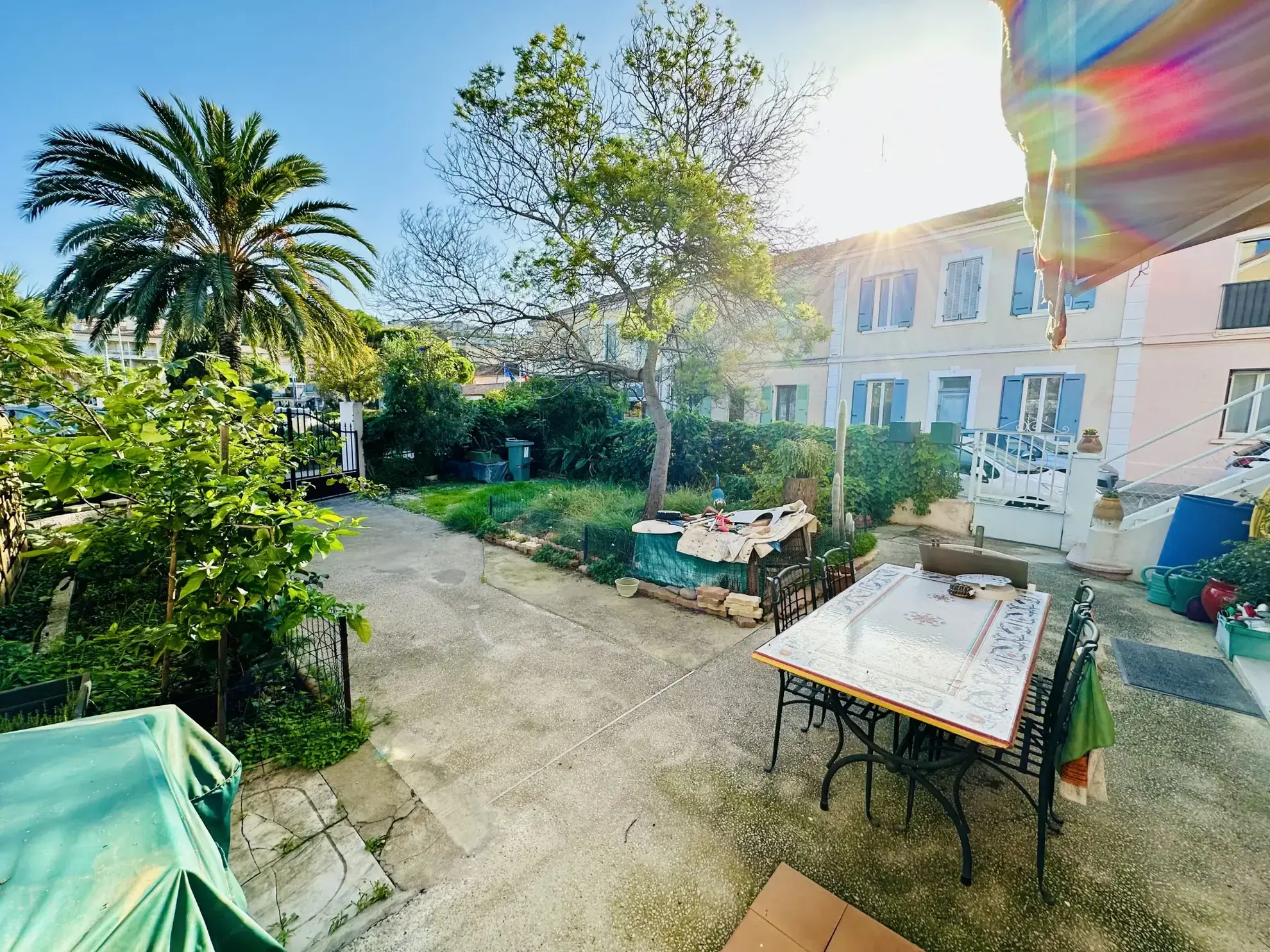 À vendre : Bas de villa de 55 m² avec jardin à Saint Mandrier sur Mer 