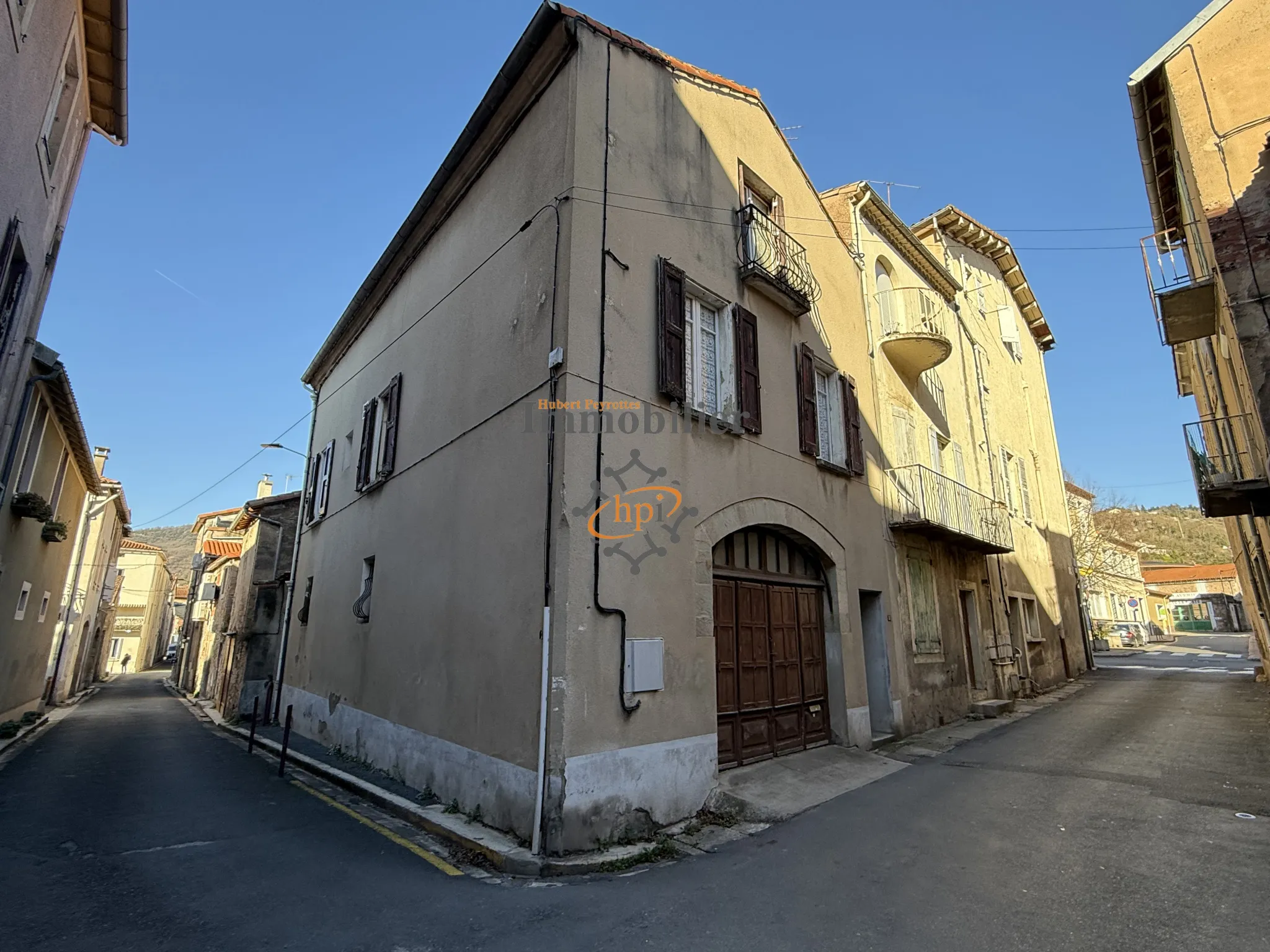 Maison de ville à vendre à Saint Affrique avec garage 