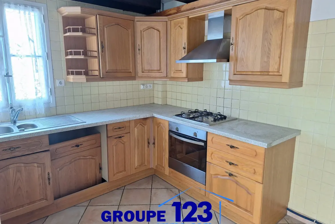 À vendre : Maison de village T4 à Escolives Ste Camille 