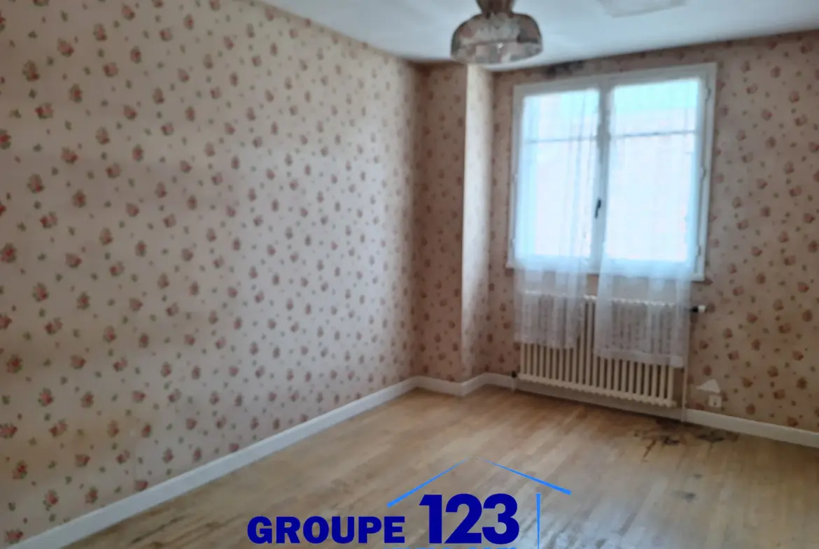 À vendre : Maison de village T4 à Escolives Ste Camille 