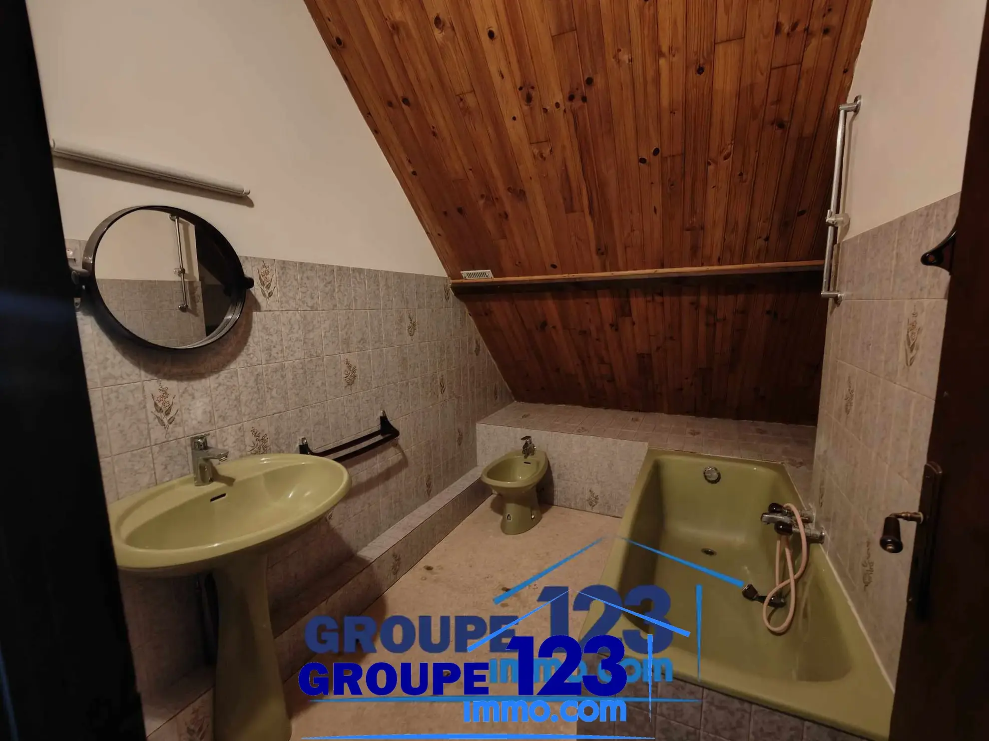 Maison spacieuse de 180 m² à Laduz avec 5 chambres et jardin 