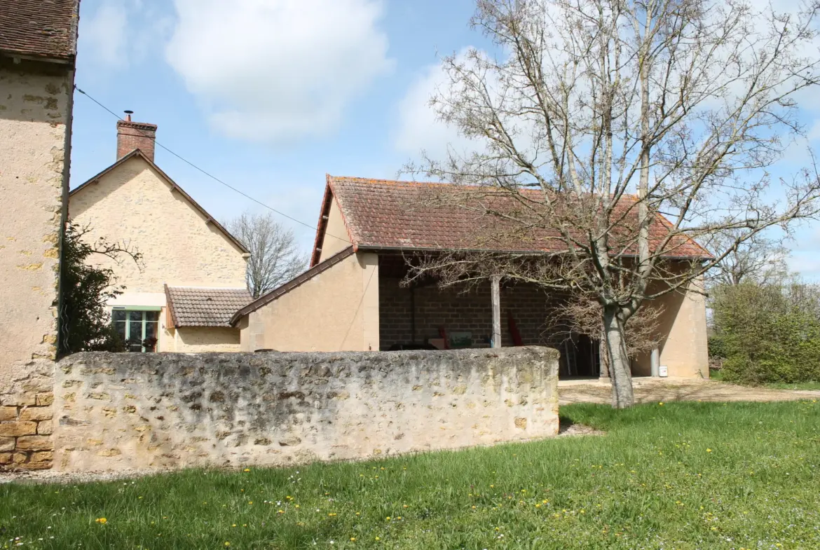 St Jeanvrin - Ferme avec grande grange et terrain de 4025 m2 