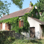 Maison spacieuse avec piscine chauffée à Cérilly