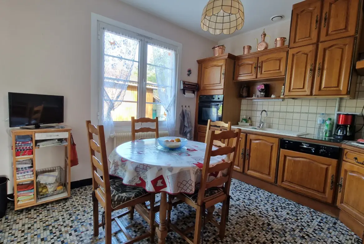 Maison de plain pied à Saint-Symphorien avec jardin et terrasse 