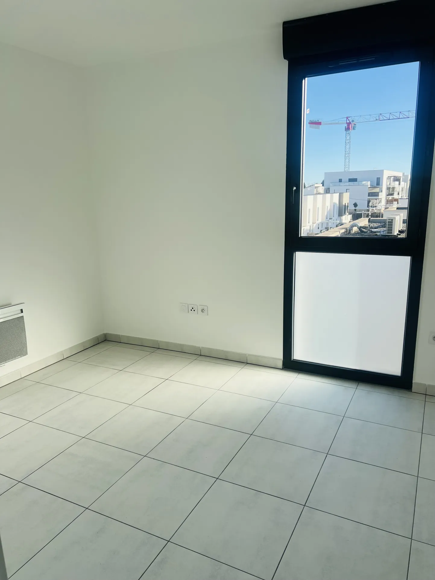 Appartement T3 avec Terrasse et Parking Privé à Marsillargues 