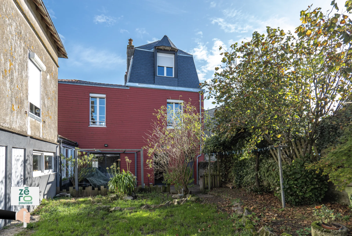 Charmante Maison de 230 m² à Bazoges en Paillers 