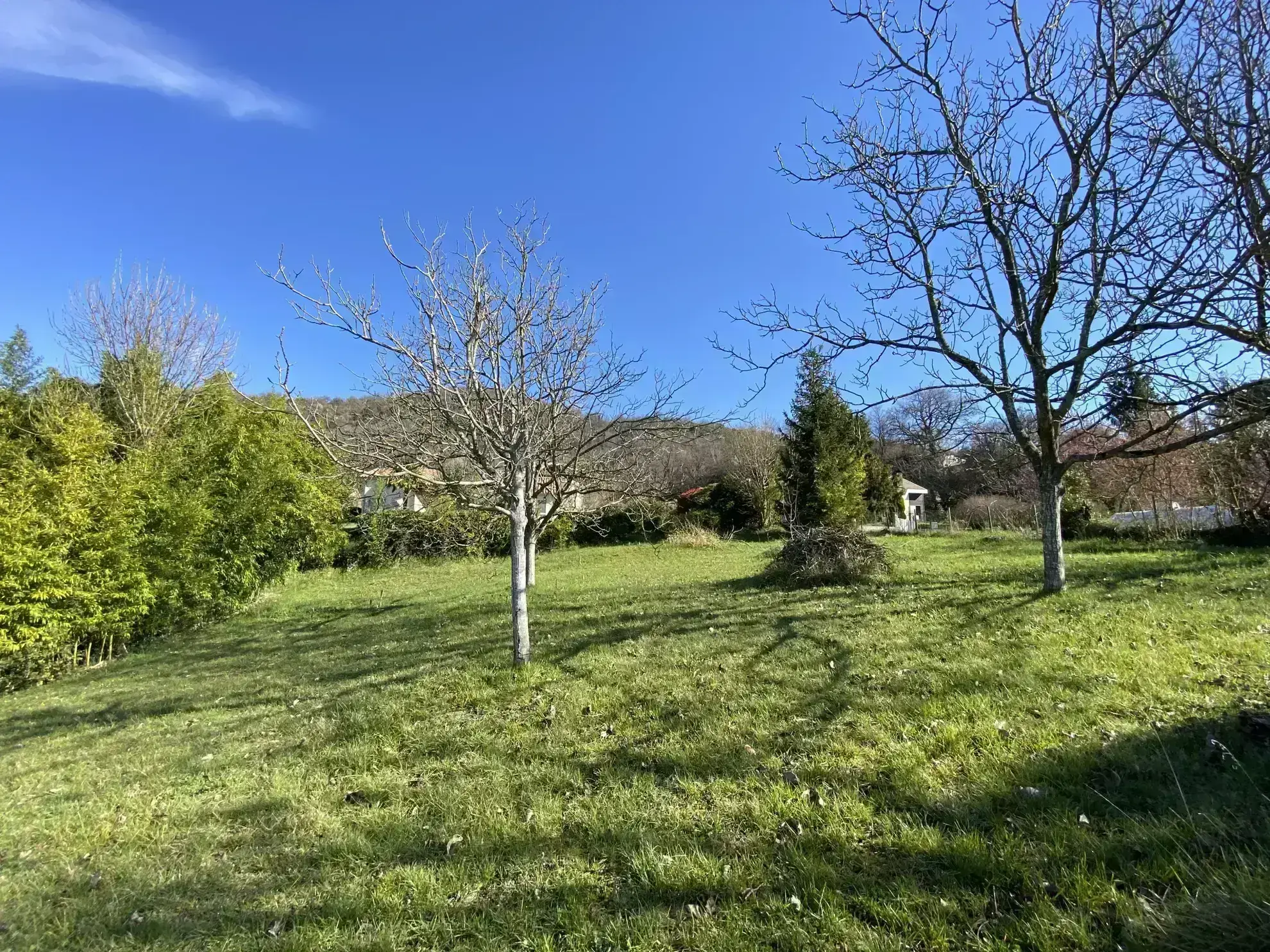 Magnifique terrain de 1020 m² à Saint-Vallier avec vue sur le Rhône 