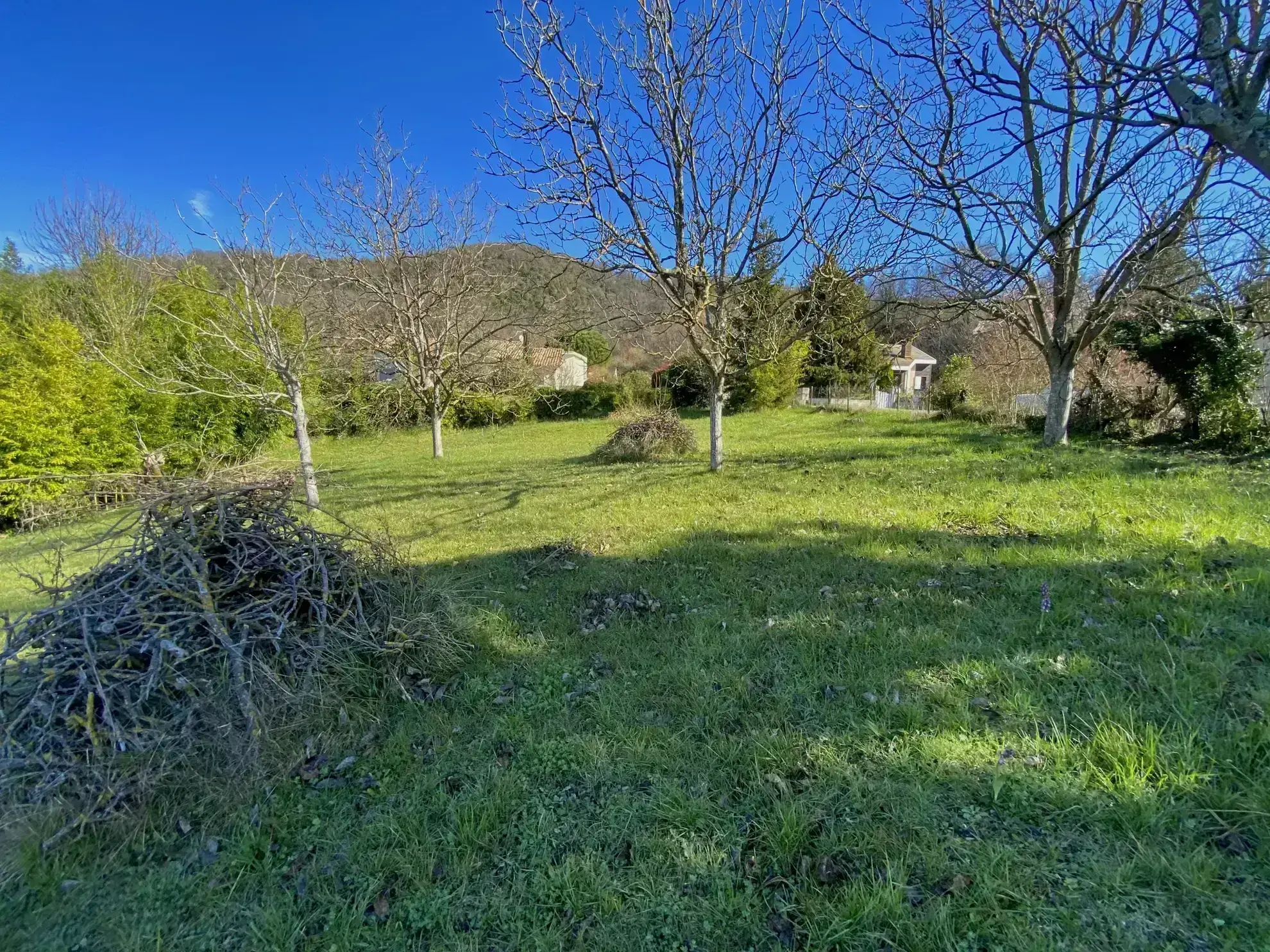 Magnifique terrain de 1020 m² à Saint-Vallier avec vue sur le Rhône 