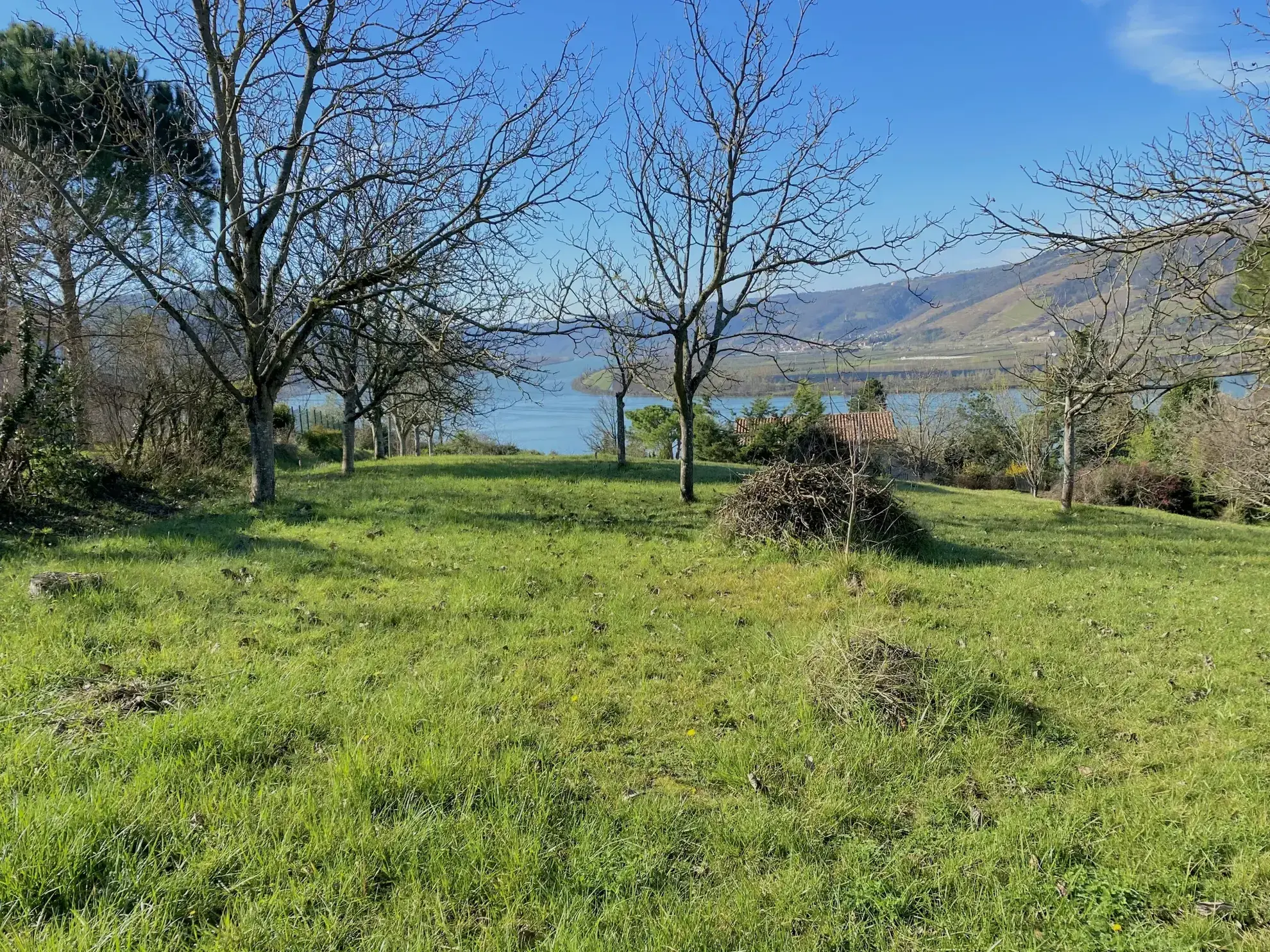 Magnifique terrain de 1020 m² à Saint-Vallier avec vue sur le Rhône 