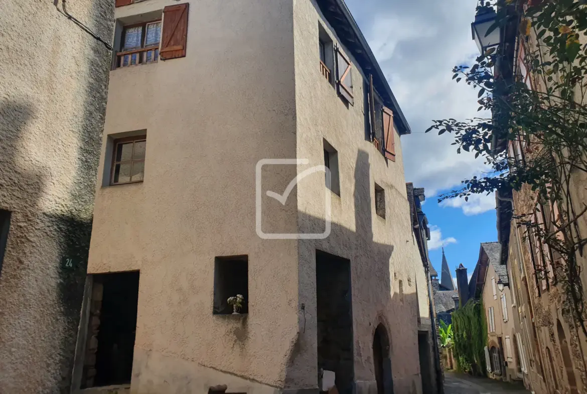 Maison de village à rénover avec jardin à Donzenac 