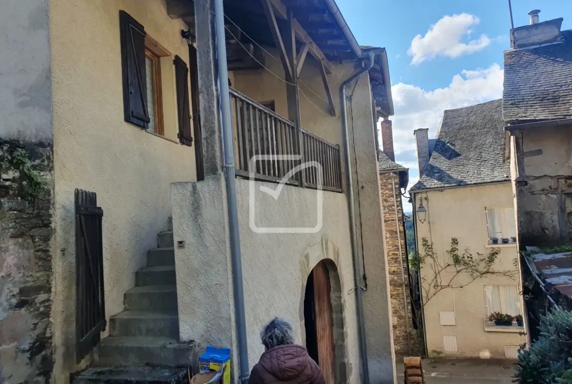 Maison de village à rénover avec jardin à Donzenac 