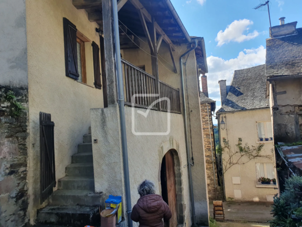 Maison de village à rénover avec jardin à Donzenac