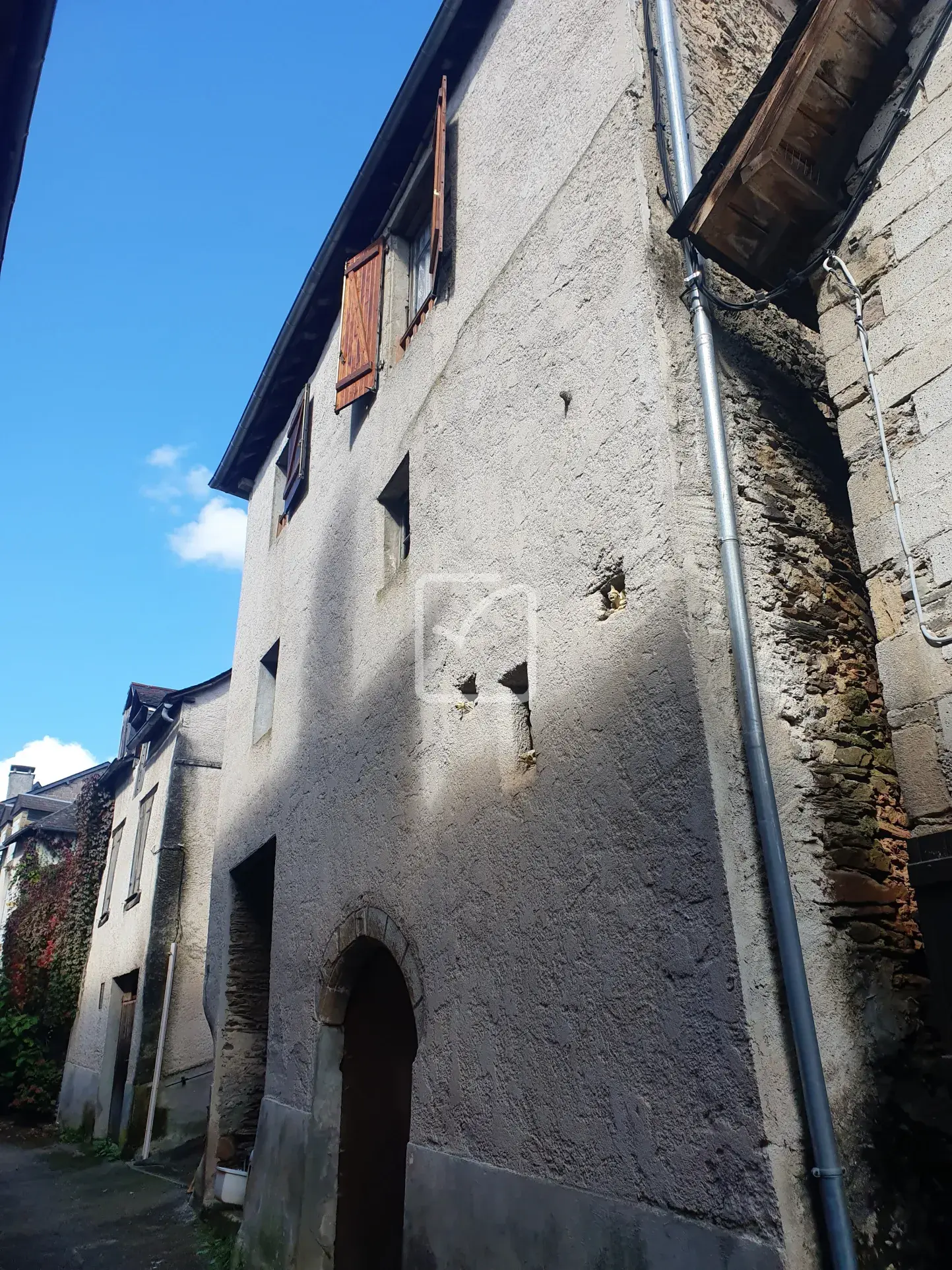 Maison de village à rénover avec jardin à Donzenac 