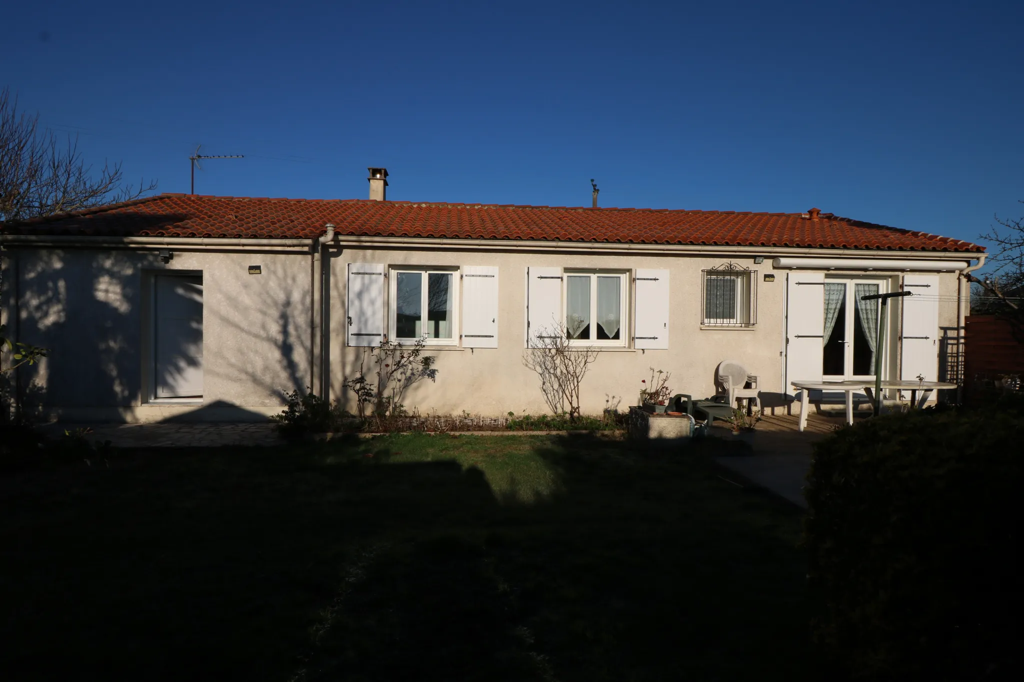 Charmante maison de plain-pied à Romegoux avec jardin et garage 