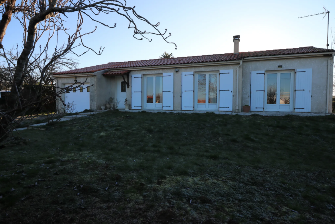 Charmante maison de plain-pied à Romegoux avec jardin et garage 