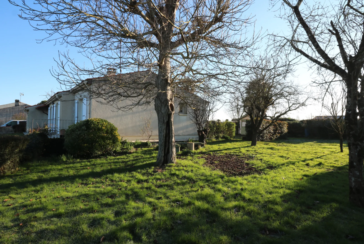 Charmante maison de plain-pied à Romegoux avec jardin et garage 