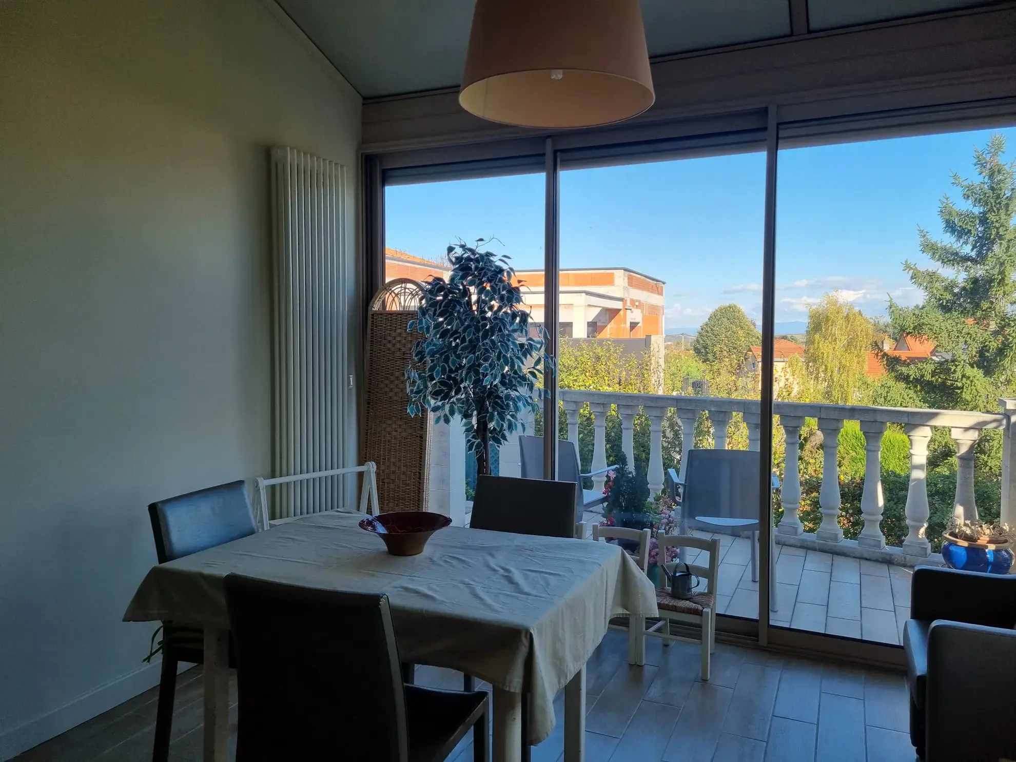 Maison de ville à vendre à Aubière avec 2 chambres et terrasse 