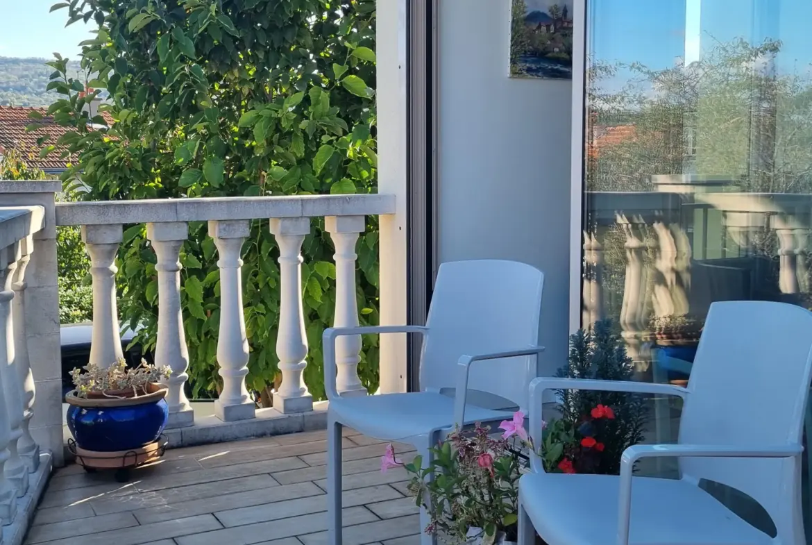 Maison de ville à vendre à Aubière avec 2 chambres et terrasse 