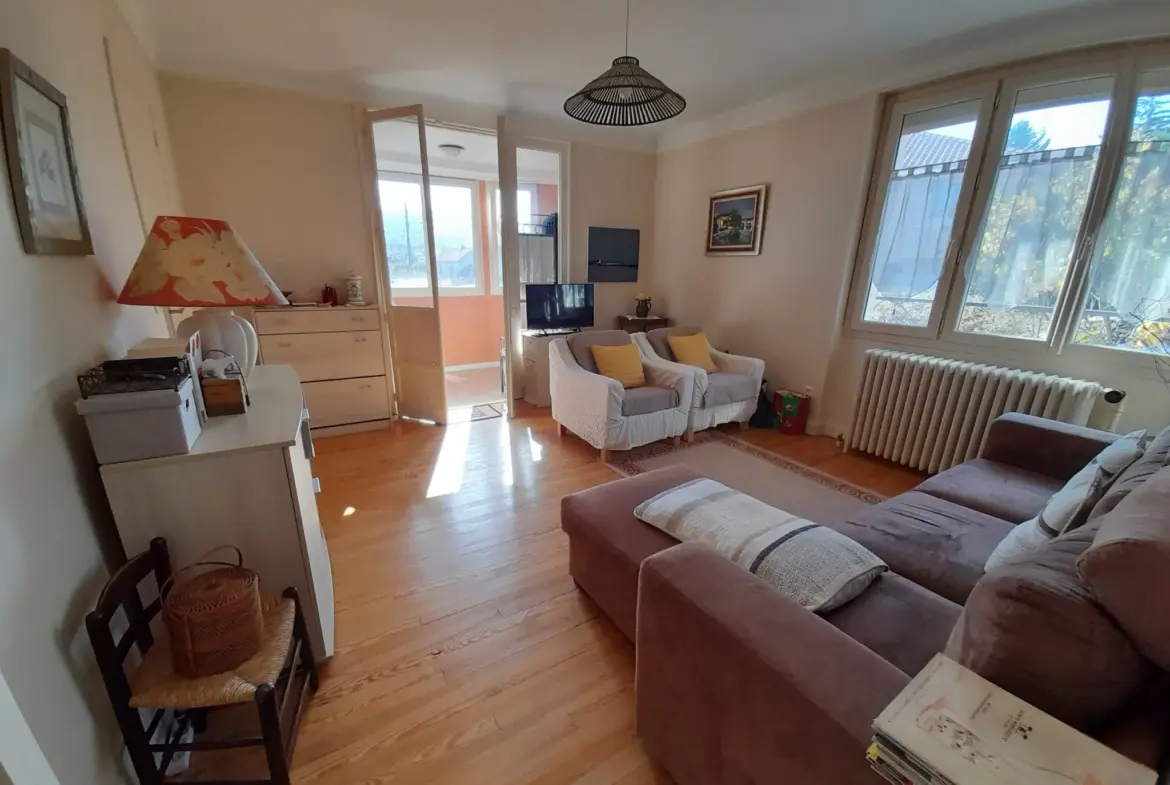 Maison de ville à vendre à Aubière avec 2 chambres et terrasse 