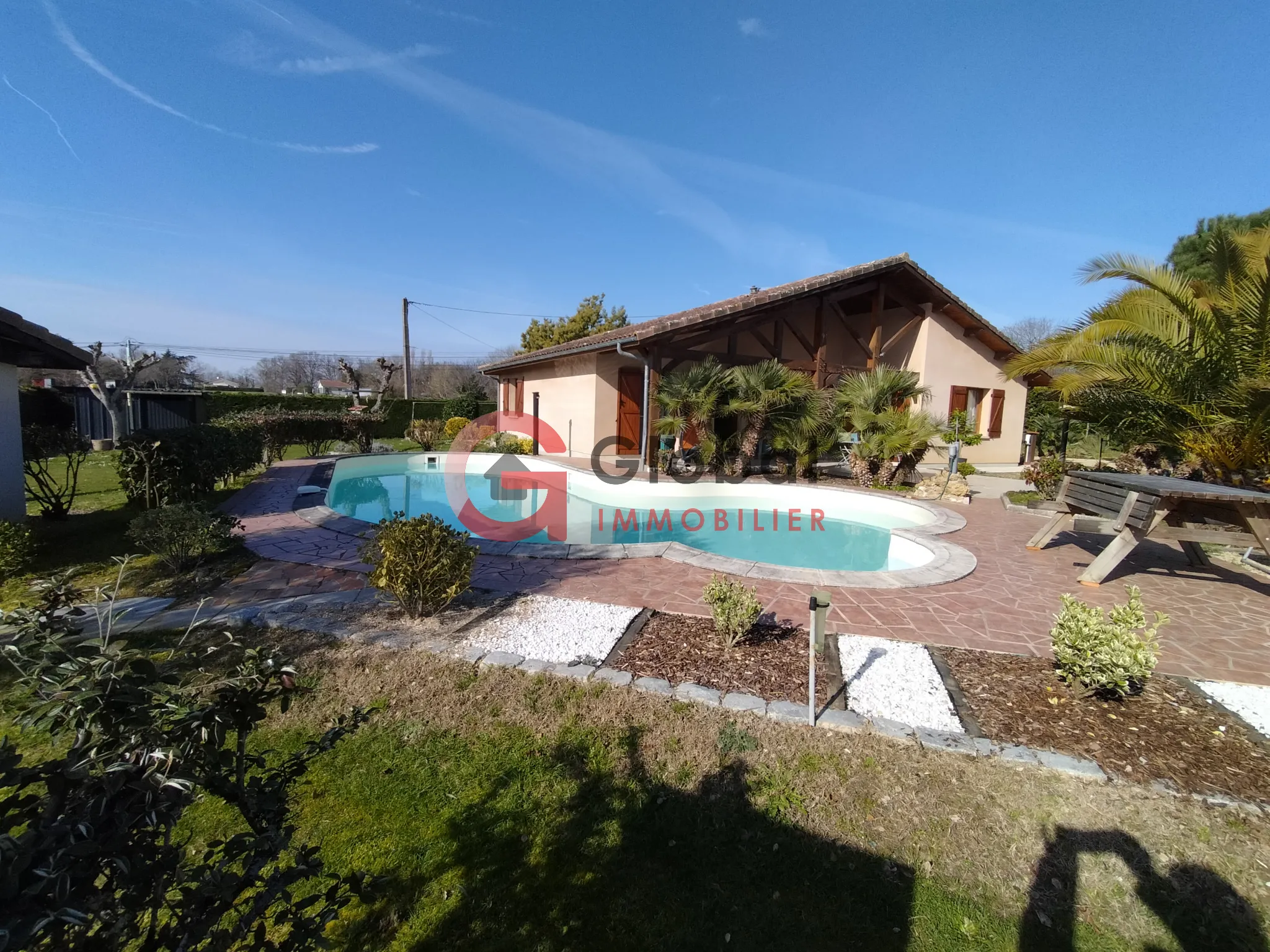 Maison T4+ de plain-pied avec piscine à Vergoignan, 117 m² 