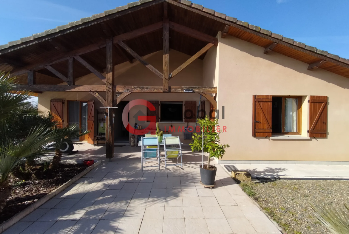 Maison T4+ de plain-pied avec piscine à Vergoignan, 117 m² 