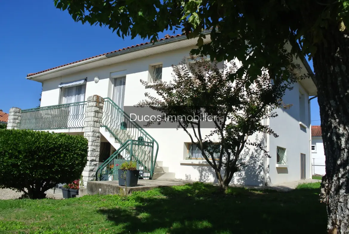 Maison avec locataires en place à Ste Bazeille 