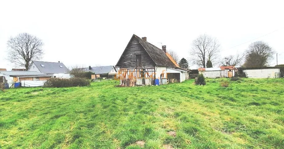 Longère à rénover à Auppegard avec jardin et garage 