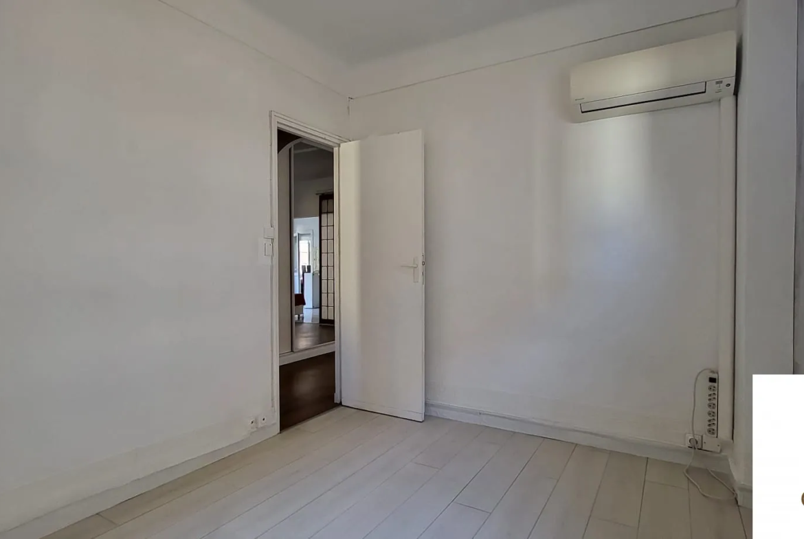 À vendre : Appartement de 52 m², 2 pièces, Rue Caisserie - Marseille 