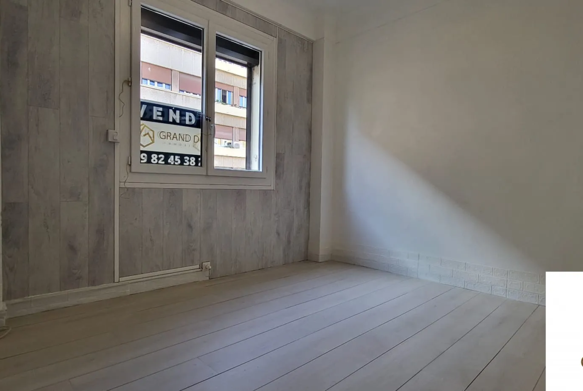 À vendre : Appartement de 52 m², 2 pièces, Rue Caisserie - Marseille 